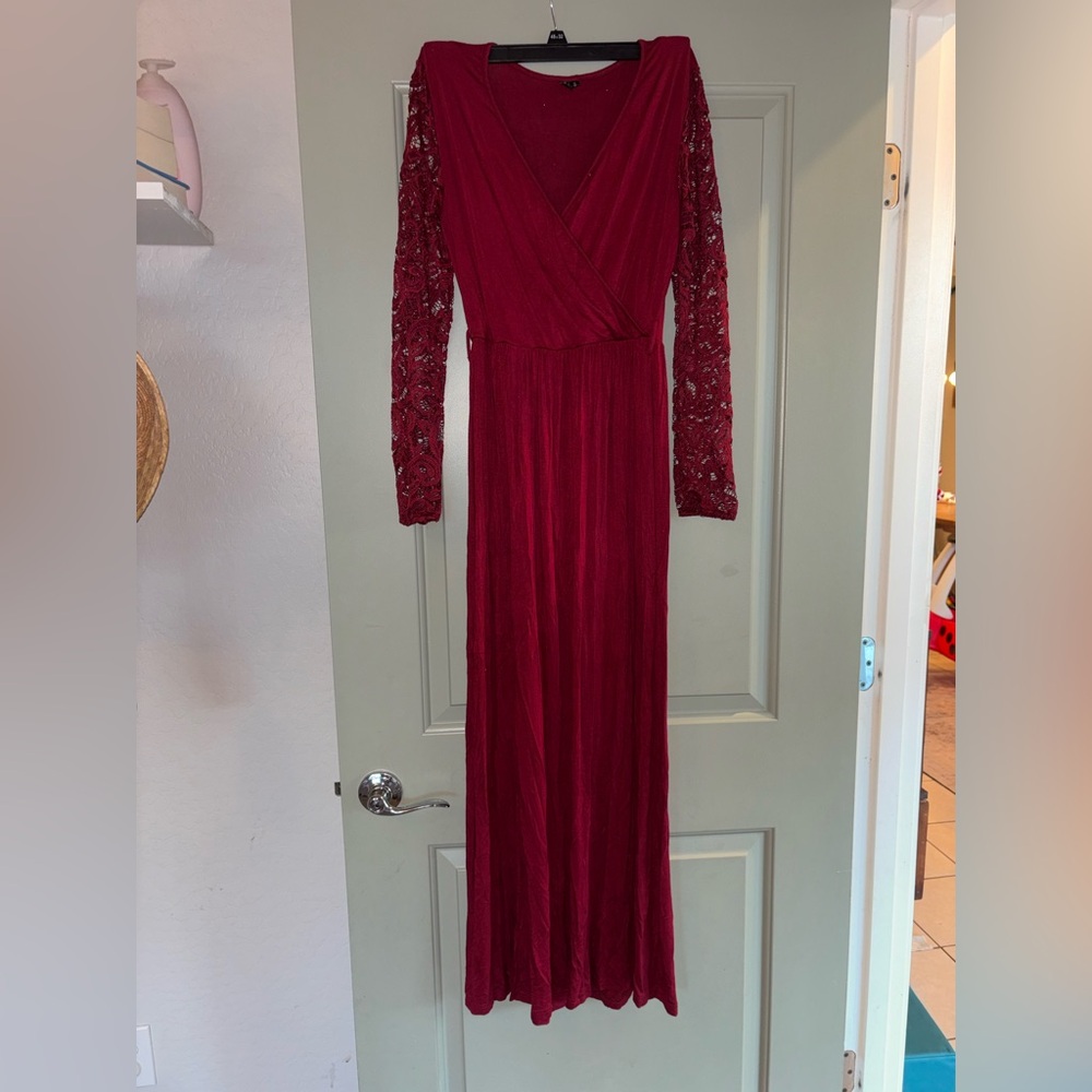 Elegant Red Lace Sleeve Maxi Dress